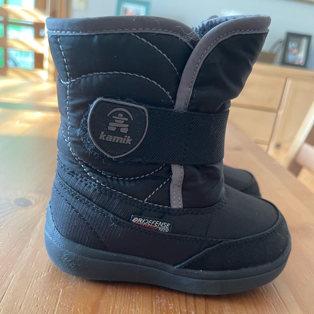 Kamik Toddler size 8 snow boots